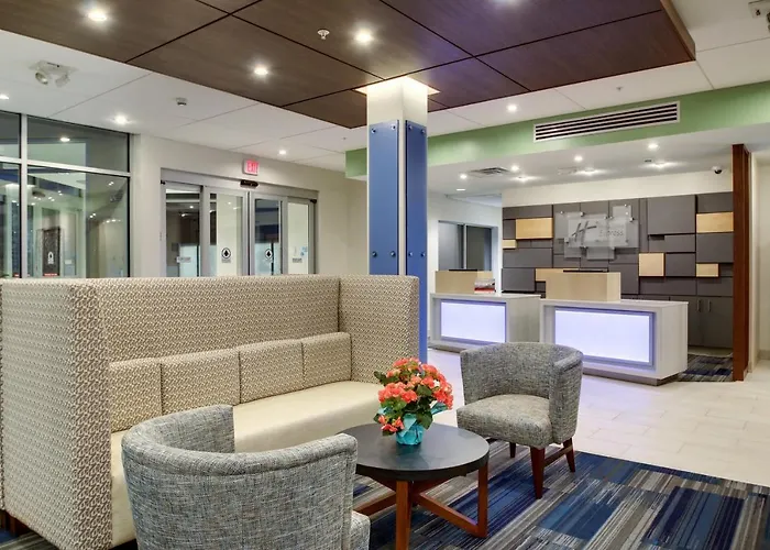 Hotel Express & By Ihg 2*