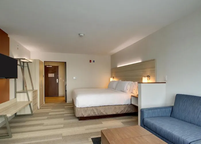 Express & By Ihg 2*