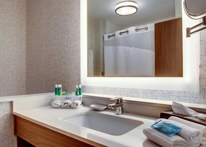 Express & By Ihg Hotel 2*