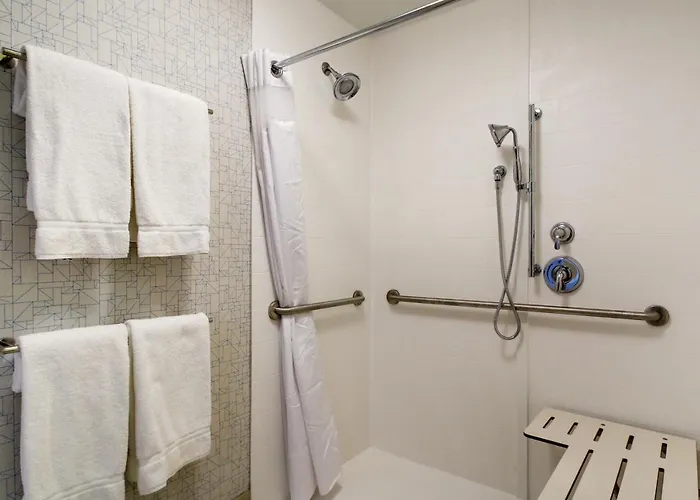 Hotel Express & By Ihg 2*