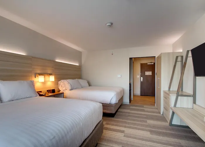 Express & By Ihg Hotel 2*