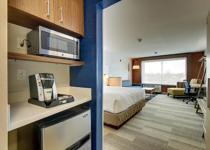 Express & By Ihg 2*